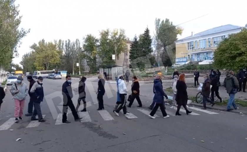 Руки прочь от сквера! На Днепропетровщине протестуют против бани
