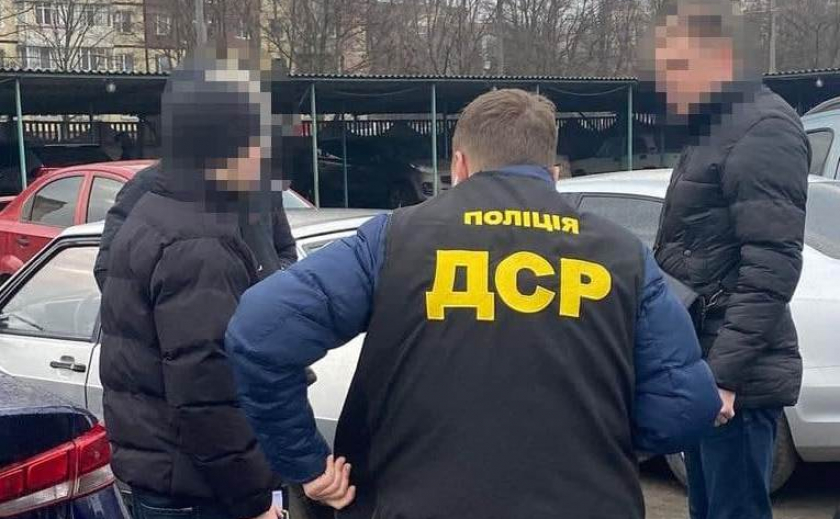 Правоохранители Никополя и Новомосковска задержали чиновников Госпродпотребслужбы, организовавших преступную схему
