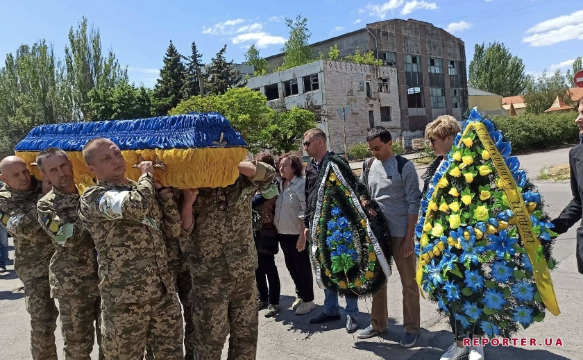 На Днепропетровщине простились с украинским воином, который до последнего защищал свою страну