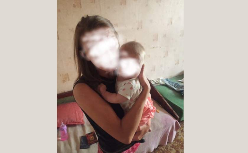 Жестокое обращение с ребенком: В Никополе полиция забрала малыша у неблагополучных родителей