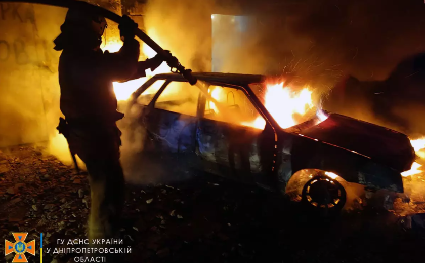 У Нікополі вщент згоріла легкова автівка