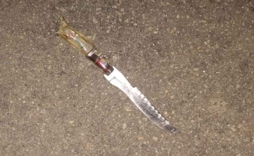 Ножем вдарив знайомого: В Нікополі поліцейські затримали 63-річного сторожа
