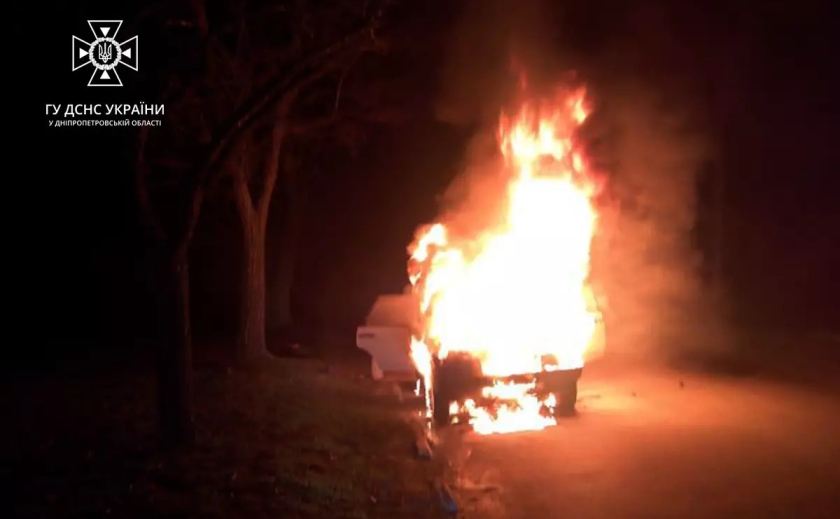 У Нікополі під час руху загорілося авто