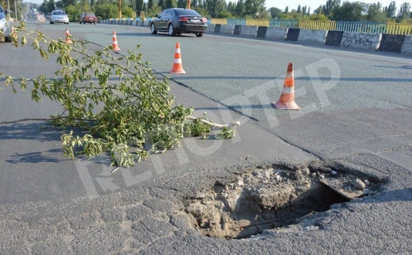В Никополе закрывают «Горбатый» мост и отрезают от сообщения ряд микрорайонов