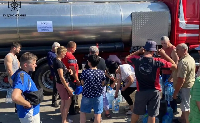 Рятувальники Нікопольського району забезпечують водою місцевих мешканців