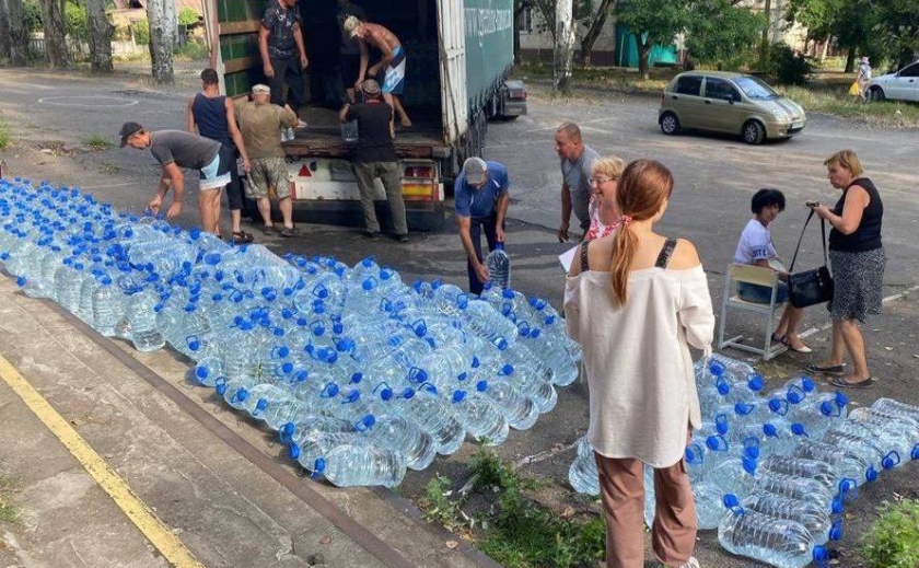 11 фур з бутильованою водою приїхали до Нікопольщини та Криворіжжя: ОВА
