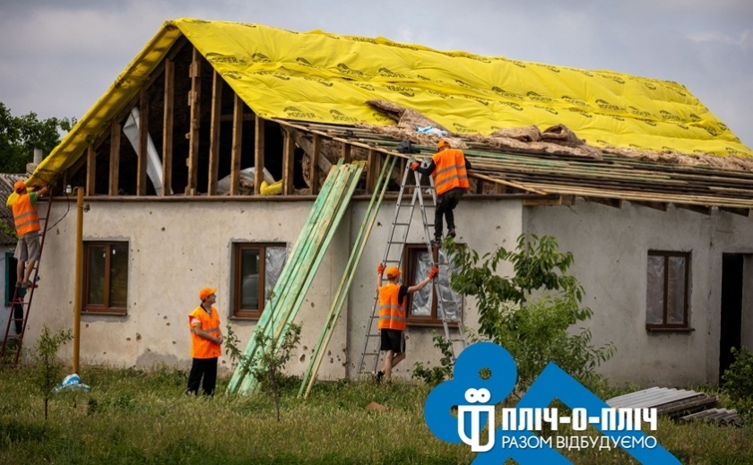 Дніпропетровщина вже відбудовує два села Херсонської області