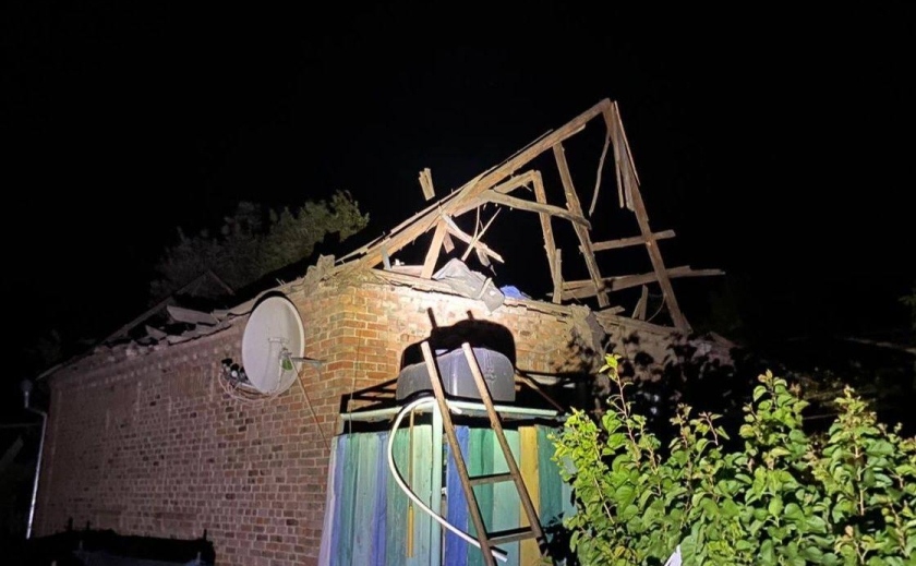 У ніч на 9 серпня ворог тричі обстріляв Нікопольщину: загинув 18-річнний хлопець У ніч на 9 серпня ворог тричі обстріляв Нікопольщину: загинув 18-річнний хлопець