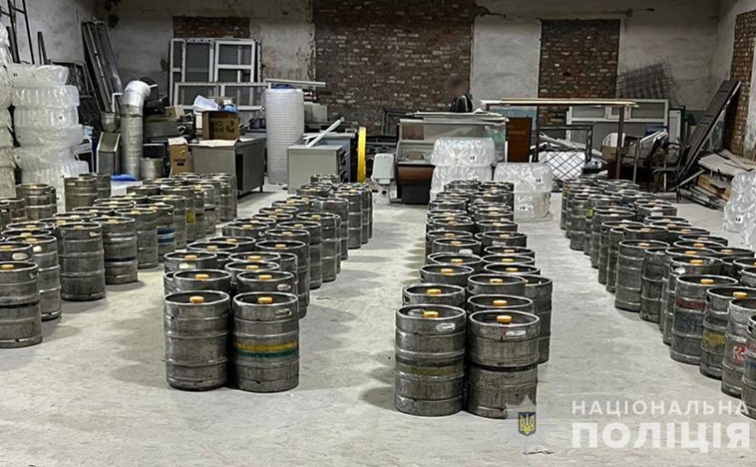 У Нікополі ліквідували масштабне підпільне виробництво алкоголю з мільйонними прибутками: деталі