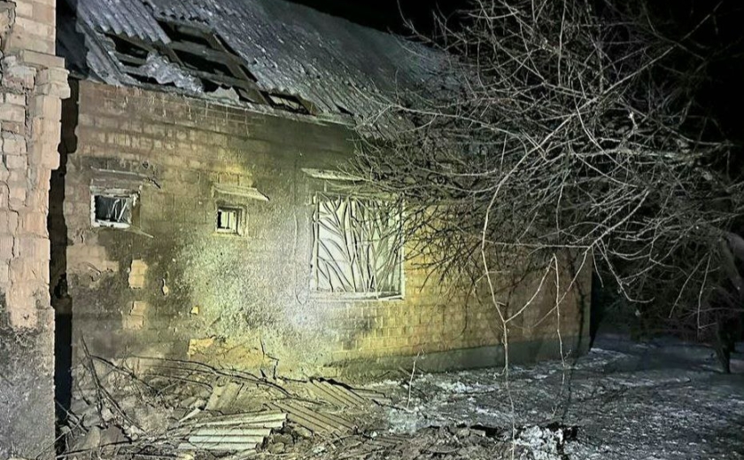 Окупанти вдарили по Нікопольщині: є пошкодження споруд та лінії електропередач