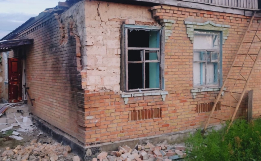 Ворог не припиняє обстрілів Нікопольщини: пошкоджено 2 приватні будинки