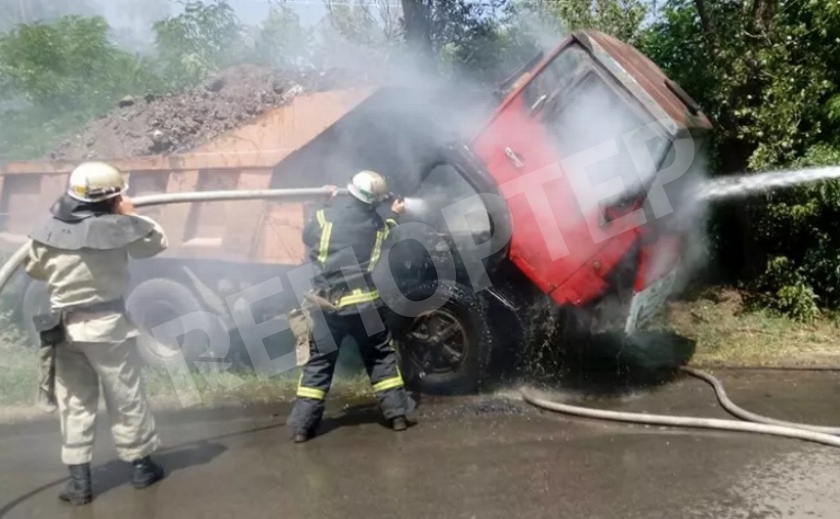 На Днепропетровщине загорелся грузовик