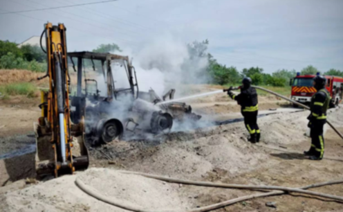 Нікопольські рятувальники ліквідували пожежу, що сталася внаслідок ворожого обстрілу