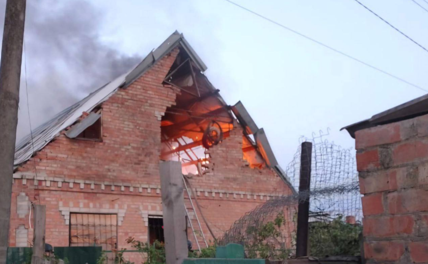 Внаслідок обстрілу Нікопольщини постраждала 66-річна містянка: безпекова ситуація на Дніпропетровщині станом на ранок 24 червня