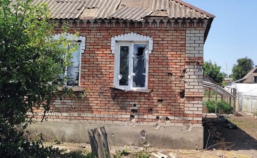 Нікопольщина весь день під ворожими атаками: четверо людей постраждали Нікопольщина весь день під ворожими атаками: четверо людей постраждали