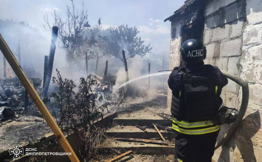 Вогнеборці Нікополя ліквідували пожежу яка виникла внаслідок ворожого обстрілу