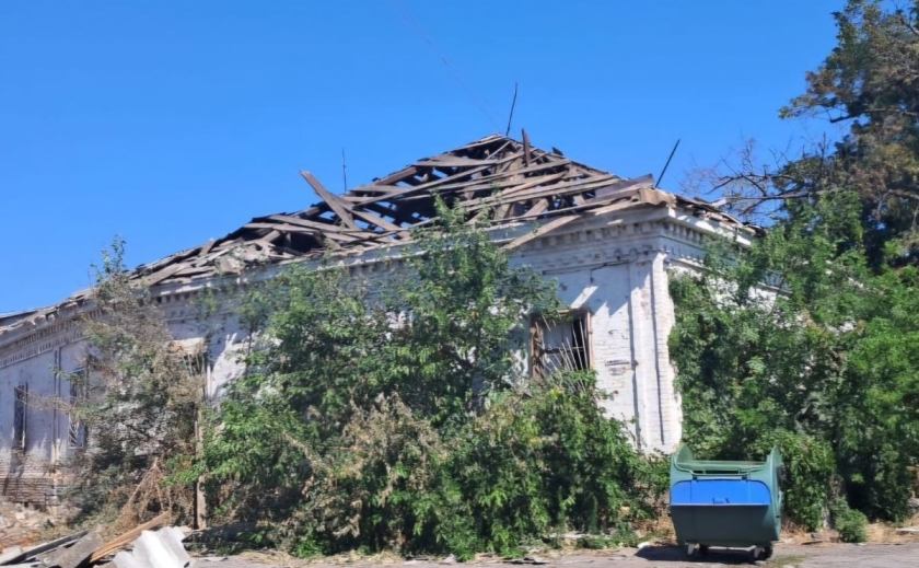Обстріли Нікопольщини: пошкоджено підприємство, лінію електропередач та поле з пшеницею