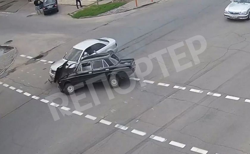 В Никополе произошла автокатастрофа возле Первомайского рынка