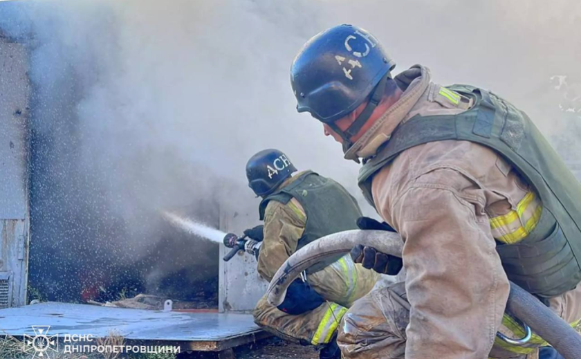 Нікопольські вогнеборці ліквідували пожежу, що виникла внаслідок ворожого обстрілу