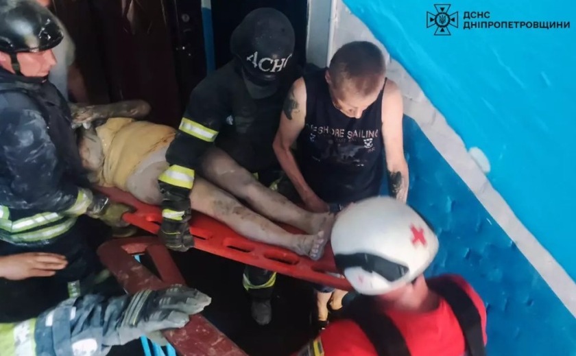 Нікопольські надзвичайники врятували 5 осіб, із них 2 дитини