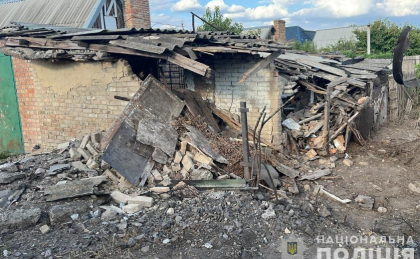 Армія рф атакувала Нікопольський район: правоохоронці фіксують наслідки ворожих обстрілів