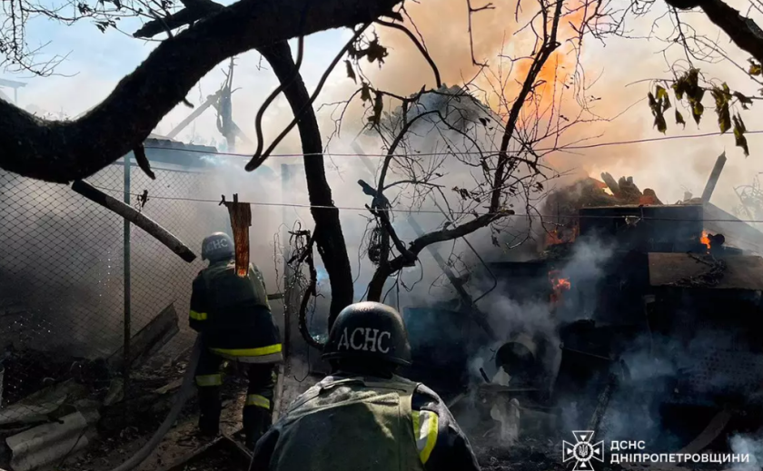 У Нікопольському районі внаслідок обстрілу горіла господарча споруда У Нікопольському районі внаслідок обстрілу горіла господарча споруда