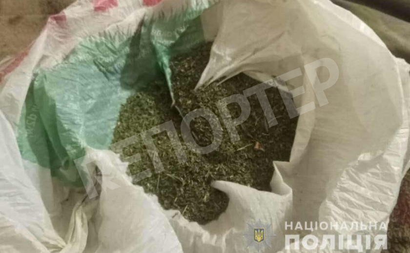 Никопольская полиция изъяла в Томаковке наркотики и патроны