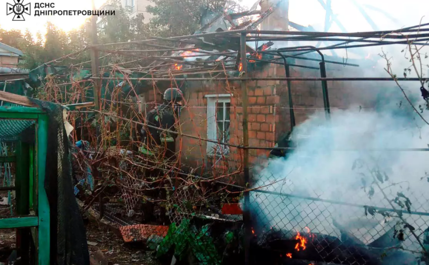 У Нікополі ліквідували пожежу, яка виникла внаслідок ворожого удару