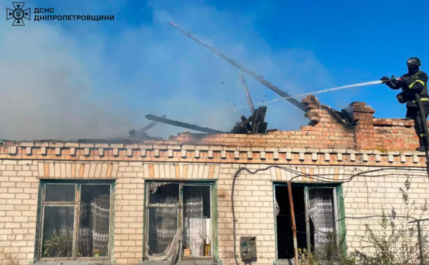 У Нікополі надзвичайники ліквідували дві пожежі після ворожих атак