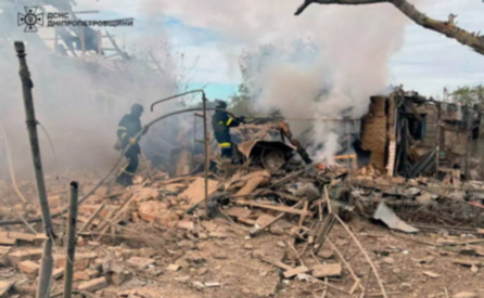 Нікопольський район: надзвичайники ліквідували пожежу, спричинену ворожим обстрілом
