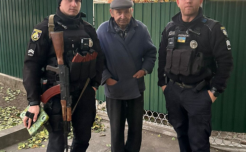 Допомогли дідусю повернутися додому: на рахунку екіпажу патрульних Нікополя ще одна добра справа