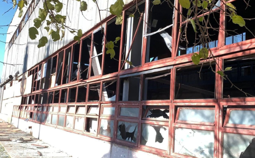 Двоє людей загинули, ще п’ятеро отримали травми внаслідок артилерійського обстрілу Нікополя: поліцейські фіксують наслідки російських ударів