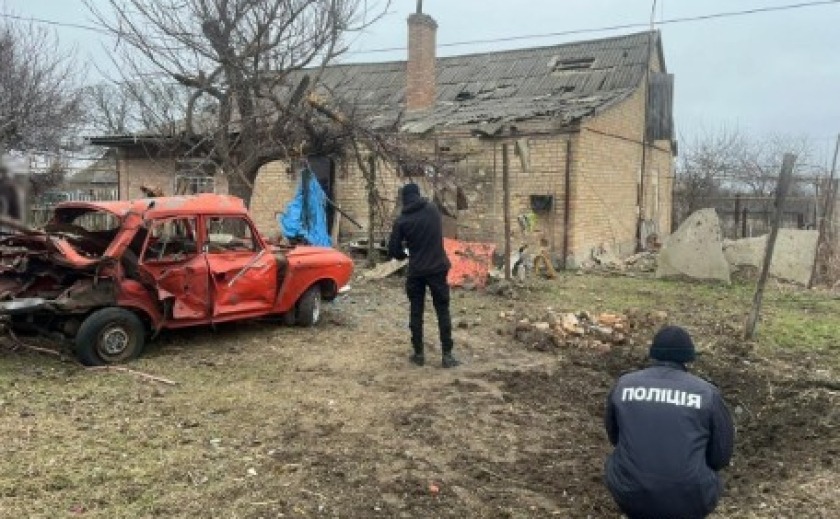 Окупанти атакували дронами та артилерією пʼять громад Нікопольського району: слідчі зафіксували наслідки атаки Окупанти атакували дронами та артилерією пʼять громад Нікопольського району: слідчі зафіксували наслідки атаки