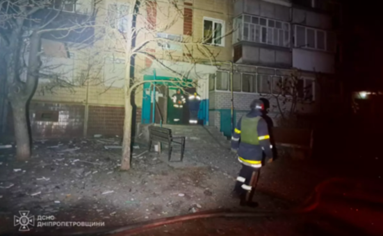 Рятувальники Нікополя ліквідували пожежу, яка сталася через ворожий обстріл