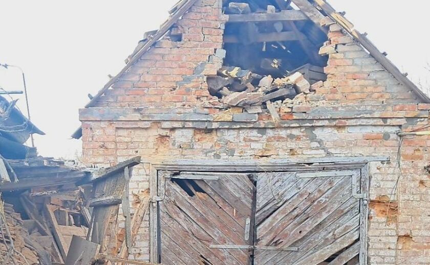 Знову під удар потрапила Нікопольщина. Вночі агресор атакував Марганецьку громаду, випустивши три десятки снарядів. На щастя, люди не постраждали.