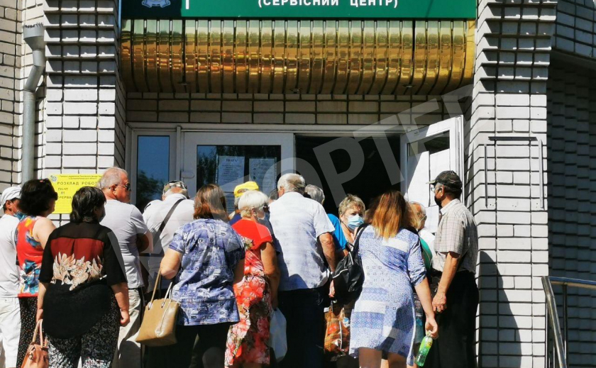 ПФУ в жару испытывает никопольских пенсионеров и просит помощи
