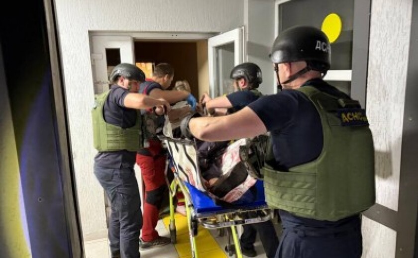 Внаслідок обстрілів Нікопольщини постраждали троє чоловіків