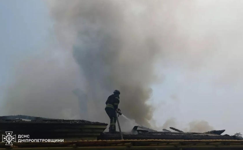 У Нікопольському районі вогнеборці ліквідували пожежу, що виникла внаслідок удару дроном