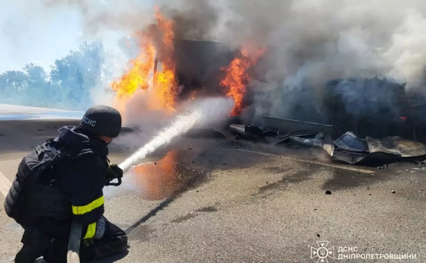 У Нікопольському районі зайнявся вантажний автомобіль