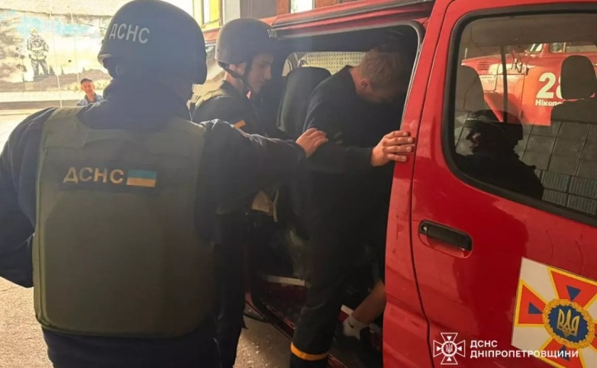 У Нікополі ворог прицільно вдарив по території підрозділу ДСНС, травмовано рятувальника