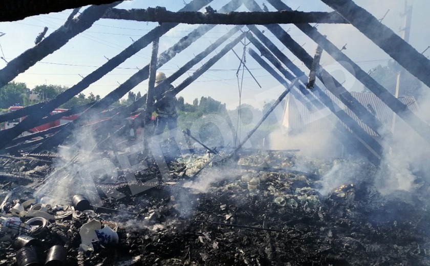 Под Никополем сгорела крыша жилого дома