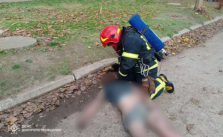 Нікопольський район: під час ліквідації пожежі надзвичайники врятували чоловіка