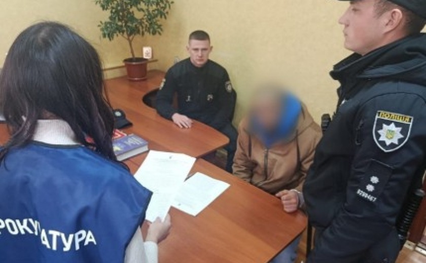 Через російський обстріл у Нікополі загинув чоловік, троє людей поранено: на місці працюють слідчі
