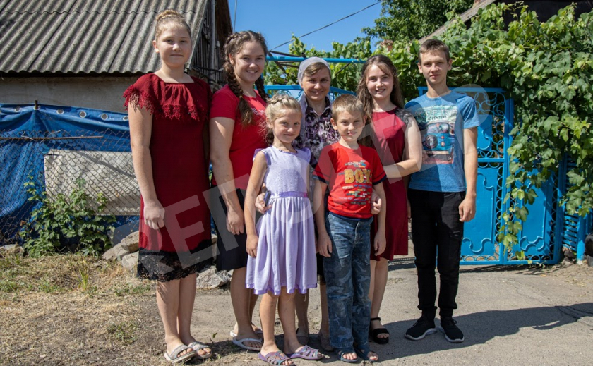 Муж матери-героини из Никопольского района лепит по 300 вареников за раз