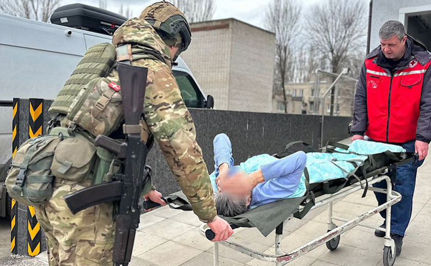 «Білі янголи» евакуювали з Нікопольщини трьох маломобільних мешканців