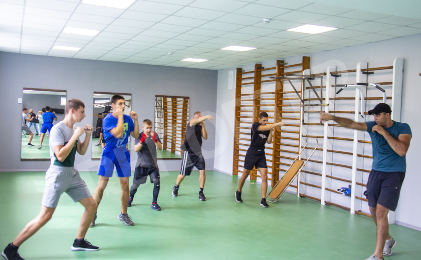 В Никополе открыли современный зал бокса