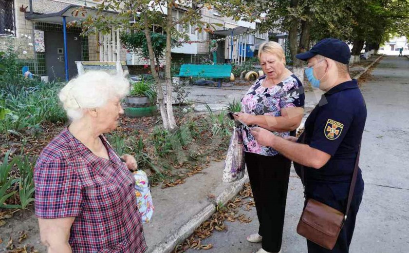 В Марганце спасатели рассказали народу о возможных ЧП