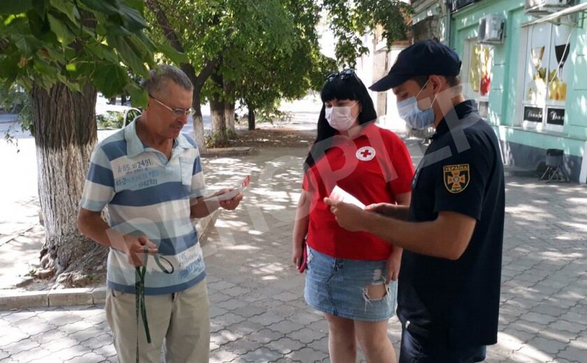 О чем спасатели говорили с никопольчанами