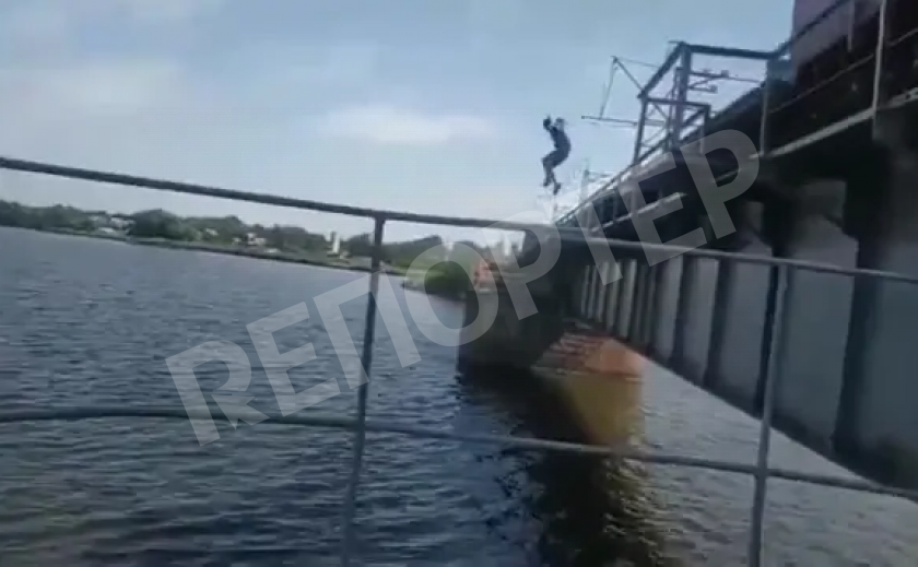 Под Никополем парень чудом выжил, выпрыгнув с поезда на мосту