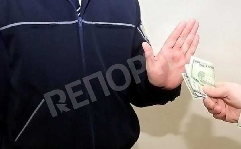 Никопольского предпринимателя оштрафовали за попытку подкупа офицера